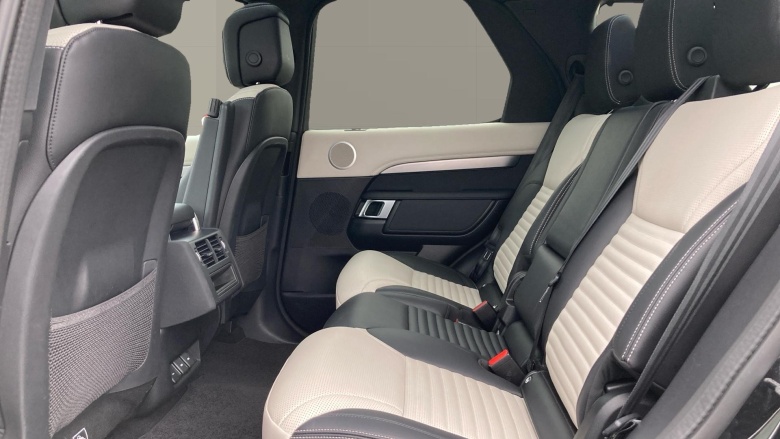 Land Rover Discovery 3.0 D300 Dynamic SE 5dr Auto Diesel Station Wagon